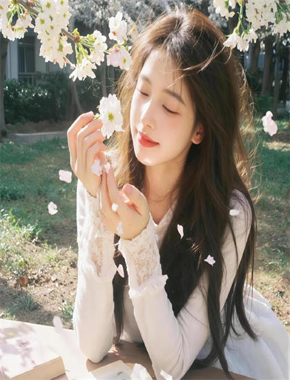 《女婿也是半个儿》叙事手法解析大师级的：时间线安排与视角切换技巧探讨